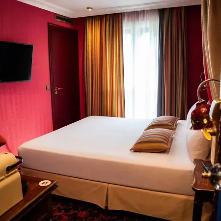 Hotel La Royale Parigi