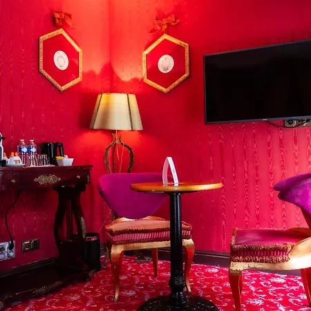 La Royale Hotel